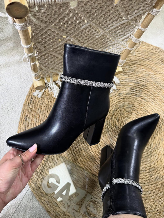 Këpucë me shtikell per femra