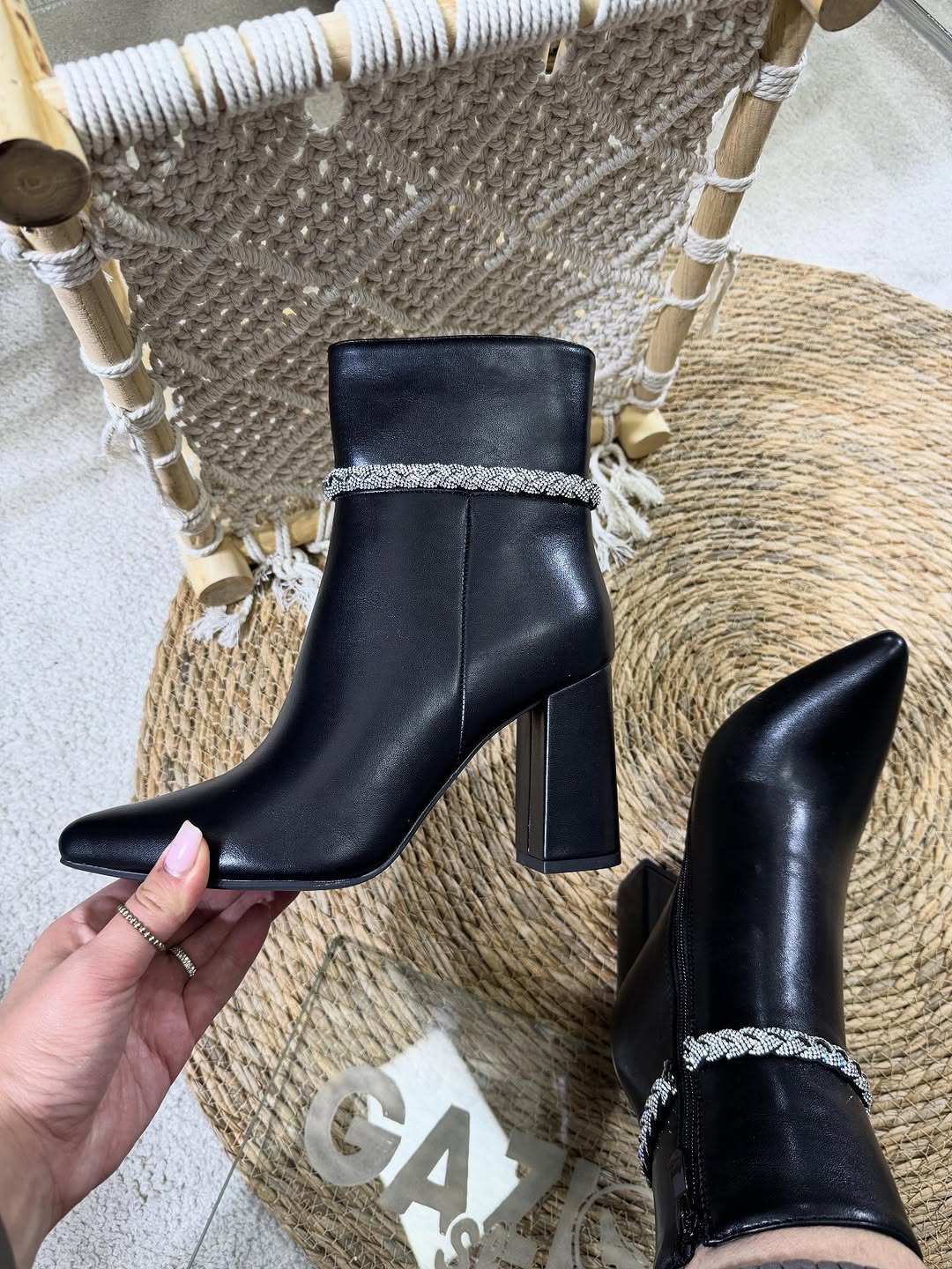 Këpucë me shtikell per femra